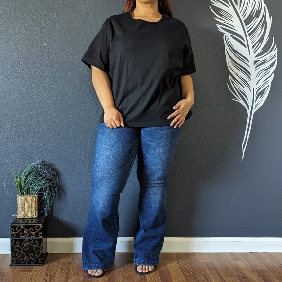 Drapers Black Tee - Picture 6 of 8